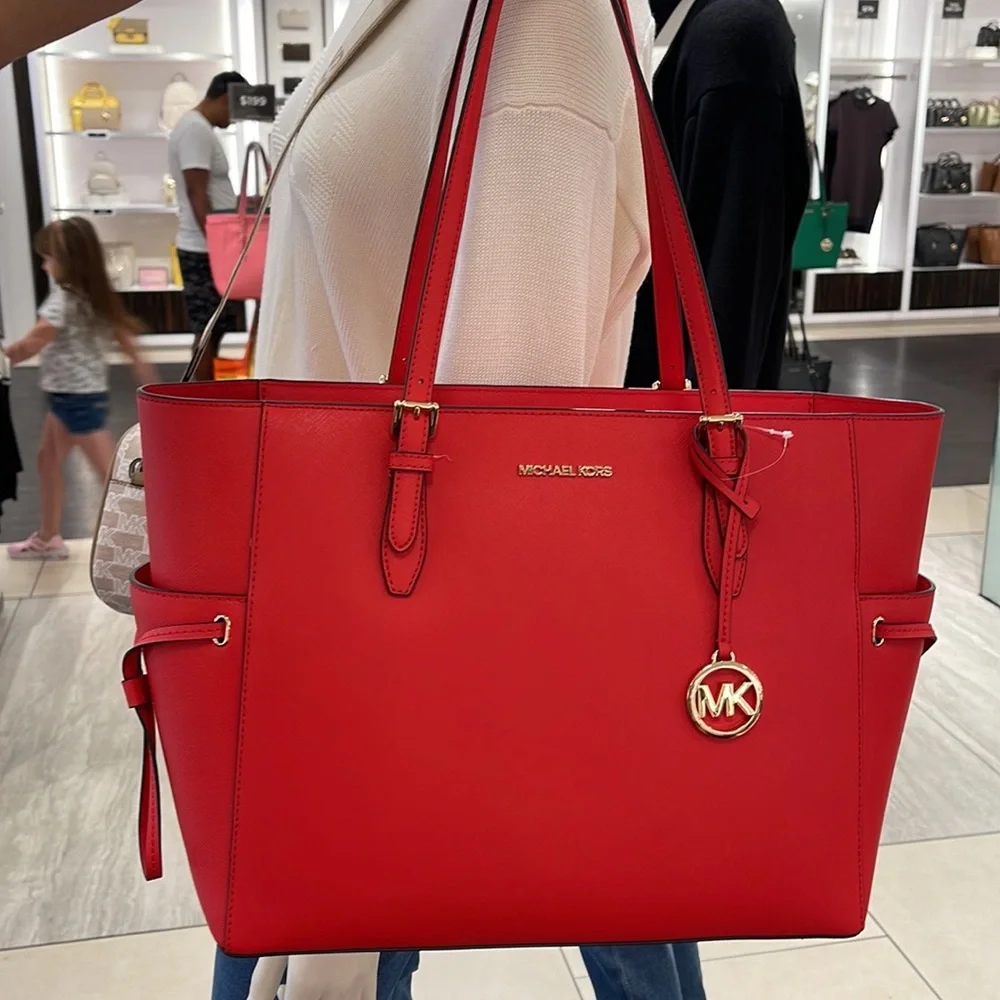 Michael Kors Gilly Large Drawstring Travel Leather Top Zip Tote
Bright Red
NWT - Picture 1 of 16